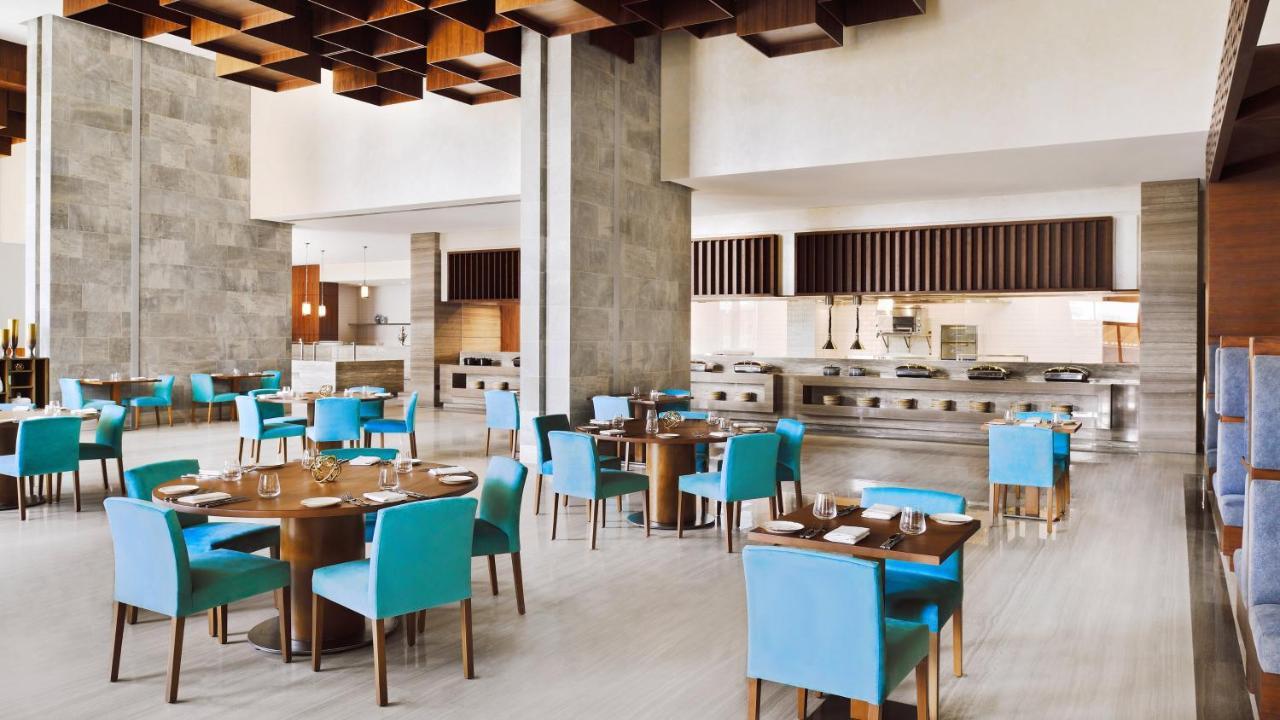 Holiday Inn Dubai Al-Maktoum Airport By Ihg Eksteriør bilde